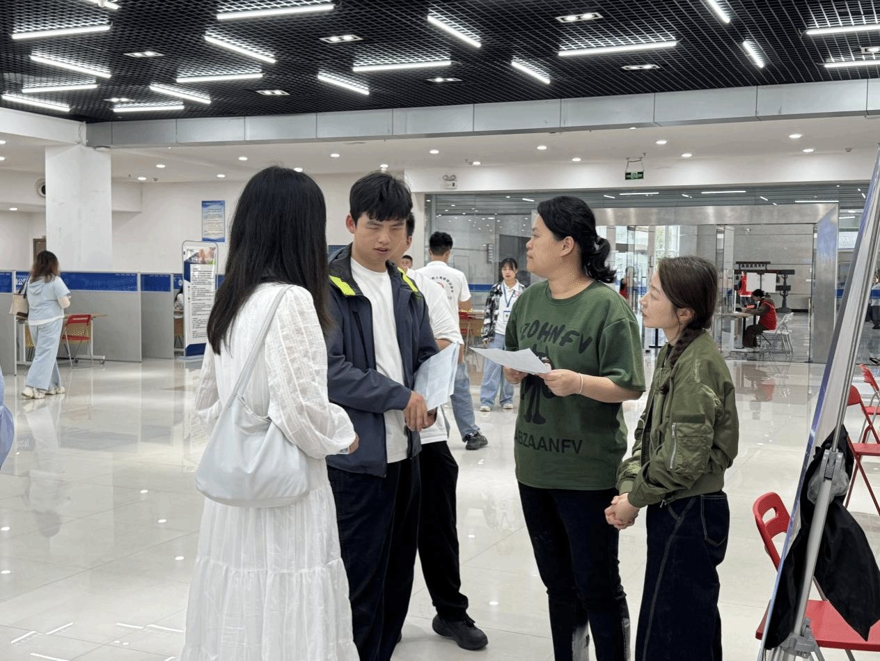 进行自我介绍